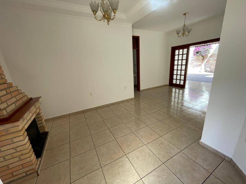 Casa, 3 quartos, 245 m² - Foto 2