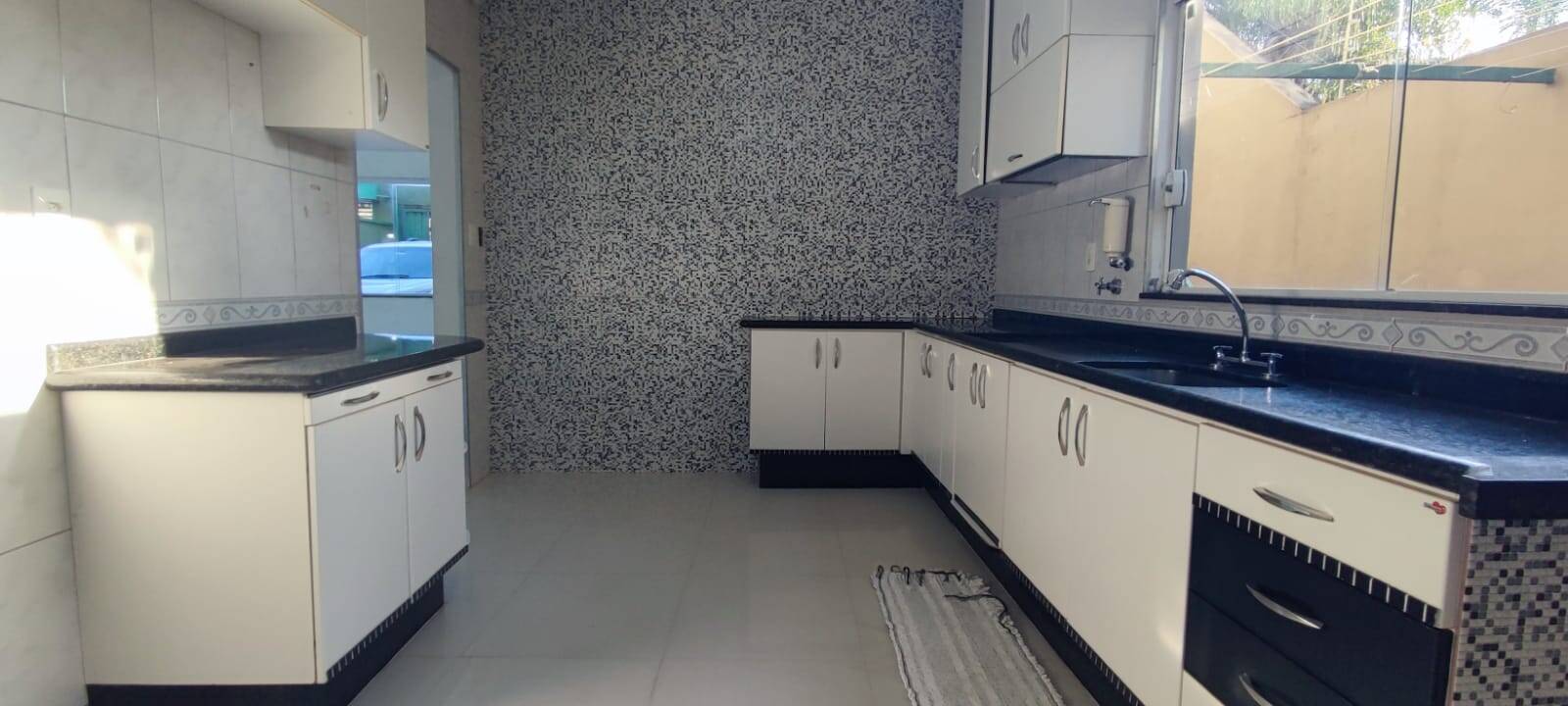 Casa à venda com 2 quartos, 318m² - Foto 2