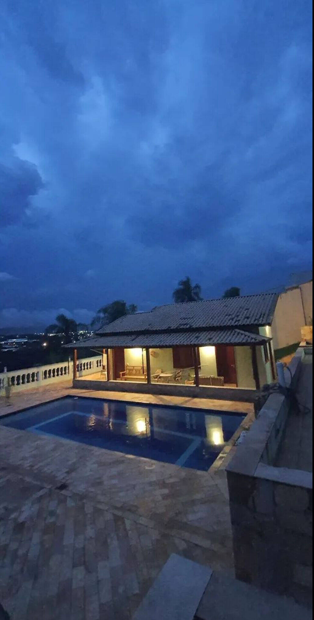 Chácara à venda com 4 quartos, 308m² - Foto 1